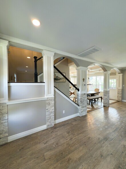 Building Photo - 178 Amber Oak Dr