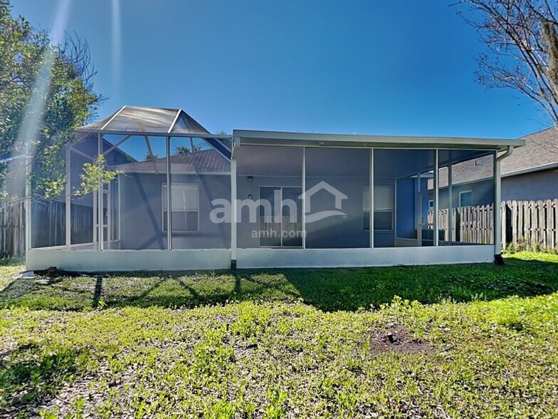 Building Photo - 12727 Westwood Lakes Blvd