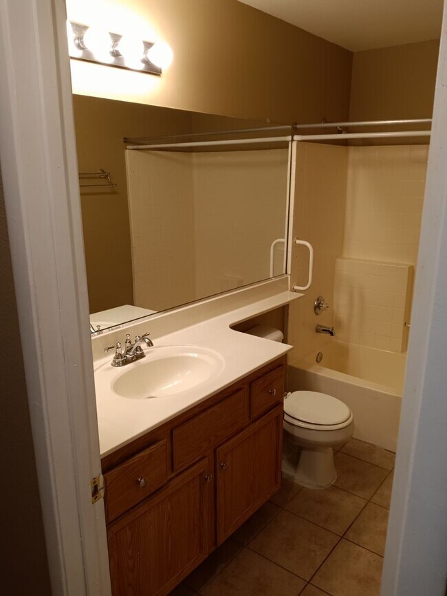 Building Photo - Adorable Single Story 3/2/2 car Ready Now