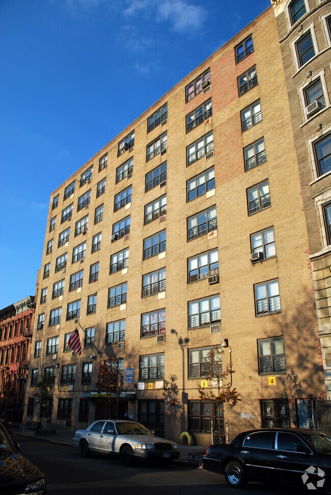 Morris Park Senior Citizens Home 17 E 124th St New York NY 10035