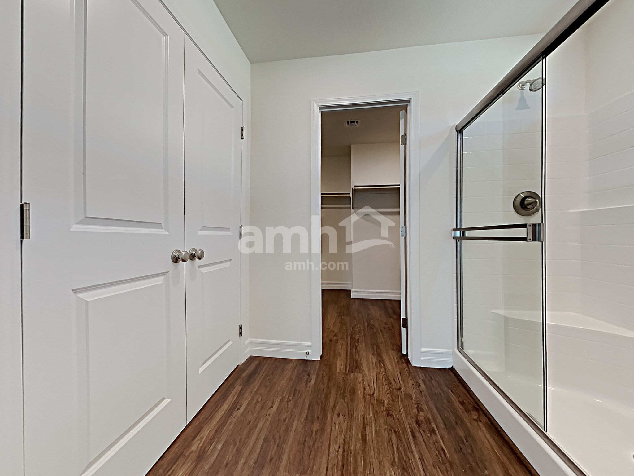 Building Photo - 9875 S Eastern Ave