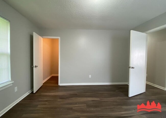 Building Photo - 5338 Cedar Bluff Dr