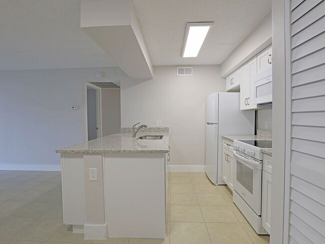 Building Photo - $ 250 OFF SECOND MONTH RENT AVAILABLE NOW ...