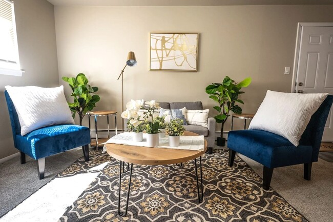 Building Photo - 1660 Moore Ave