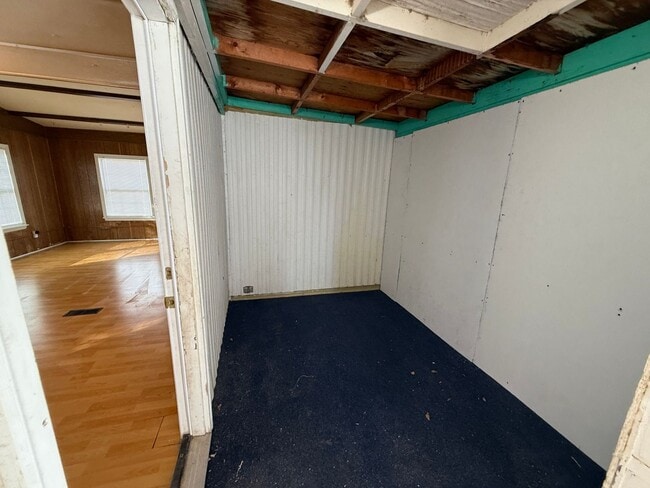 Building Photo - 2 Bedroom 1.5 Semi-Rural Mobile Home with Workshop on Large Lot