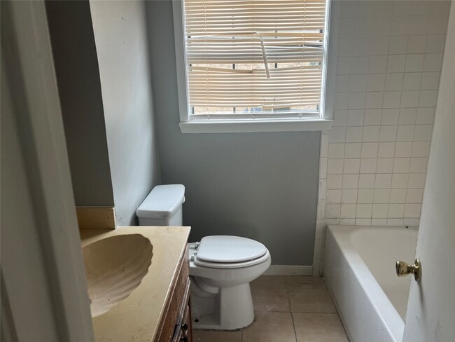 Building Photo - 139 Van Molan St