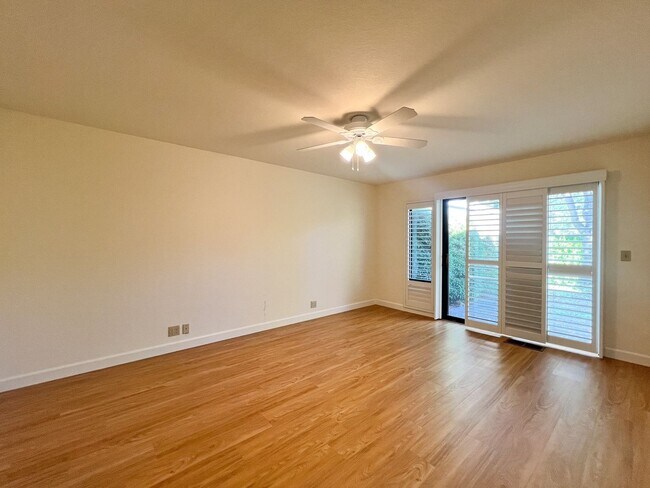 Building Photo - St. Helena – Spacious Two-Bedroom, Two-Bat...