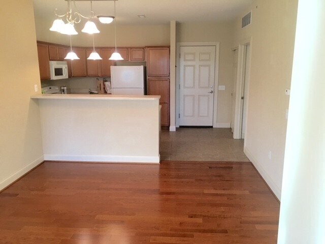 Kitchen / Dining Room - 600 Grandview Ct