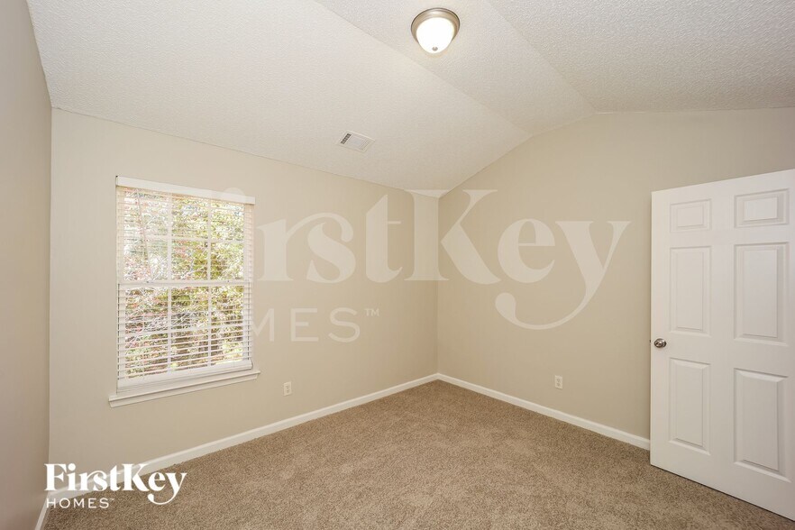 Building Photo - 528 Gristmill Ln