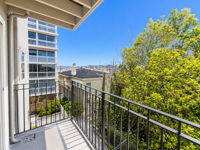 Building Photo - 2121 Laguna St