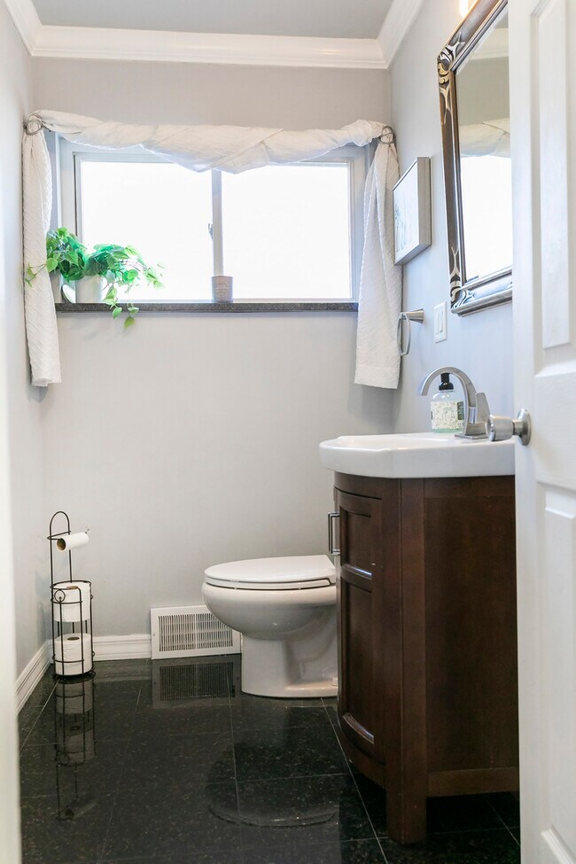 Building Photo - 9535 Osceola Ave