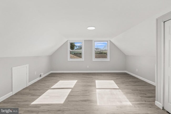 Building Photo - 12 Holbrook Ln