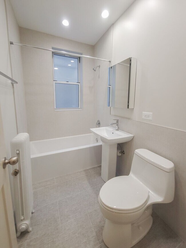 Building Photo - 1929 W Winona St