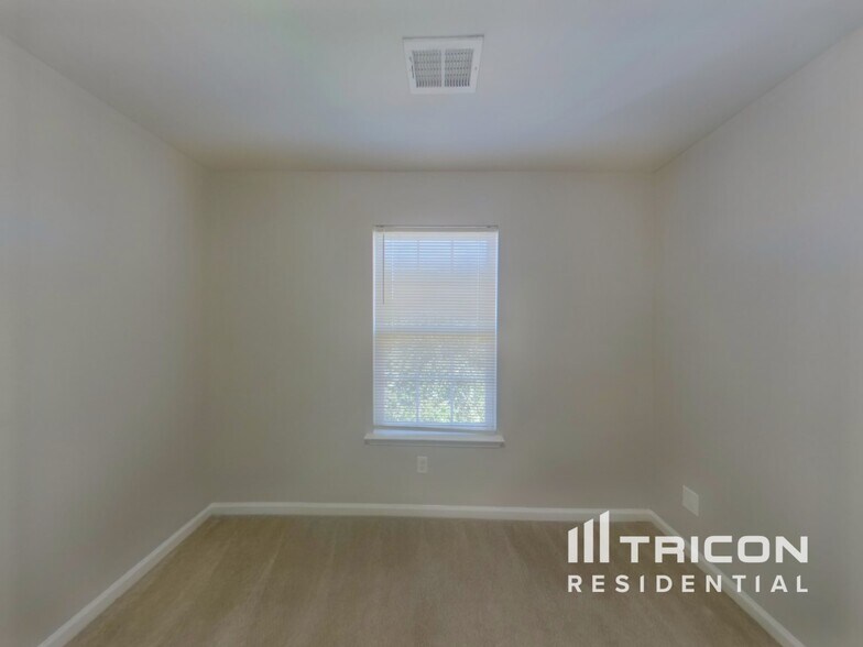 Building Photo - 258 Drooping Leaf Ln