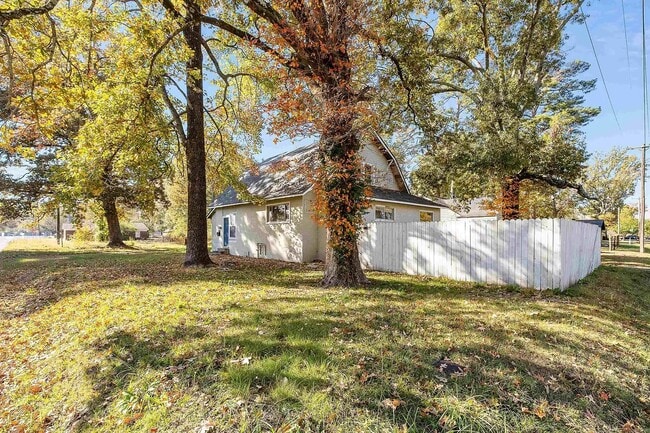 Building Photo - 3100 S Mulberry St