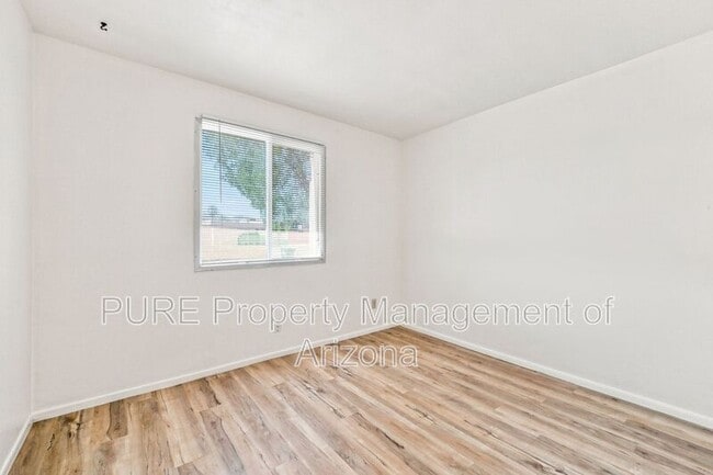 Building Photo - 2604 W Ellis Dr
