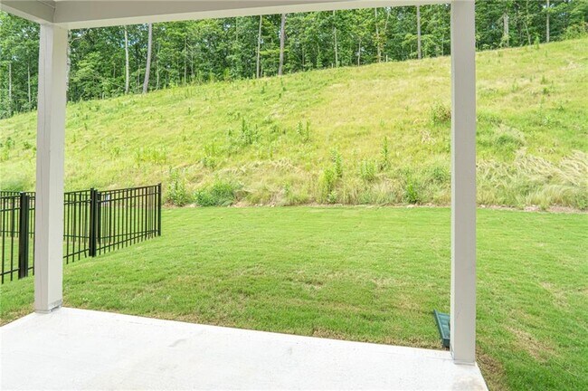 Building Photo - 411 Summit Dr W