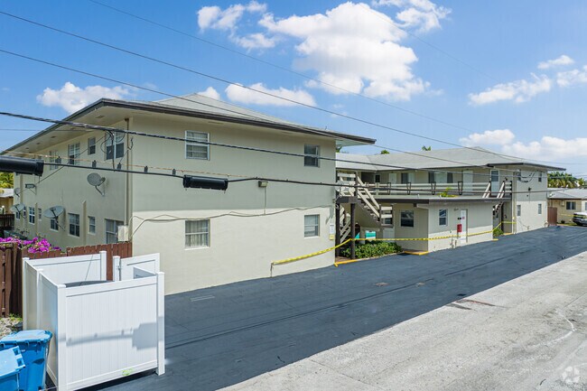 Back - 3700 Polk St Hollywood, FL 33021