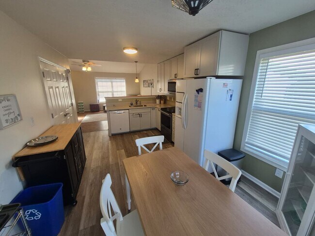 Building Photo - 40 Nicole Dr