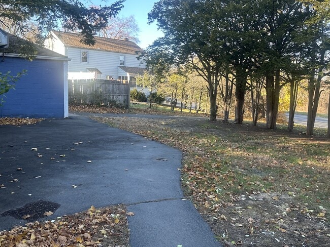 Building Photo - 530 Bellevue Rd