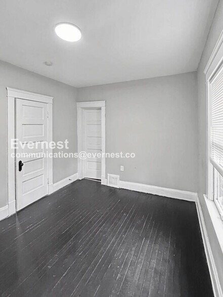 Building Photo - 2932 E 118th St