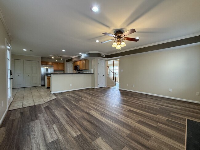 Building Photo - 221 Sherbrooke Dr