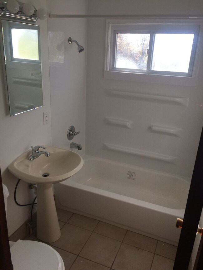 Building Photo - 2003 Stratford Rd