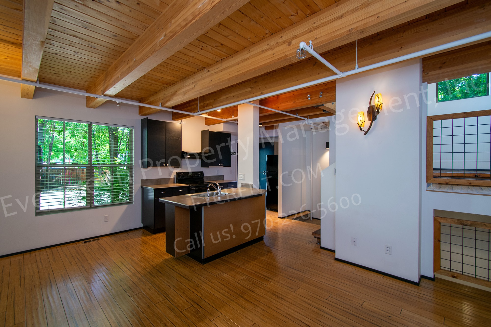 Kitchen - 318 W Myrtle St