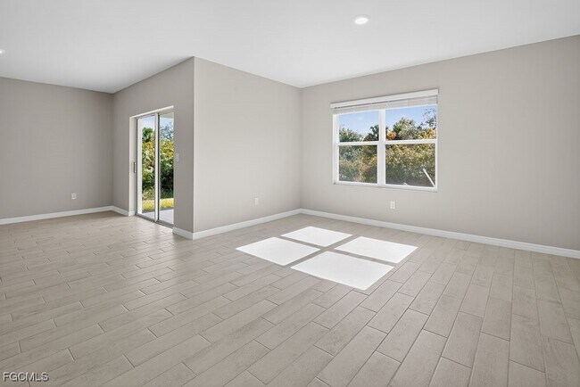 Building Photo - 553 Kingsbury Ln