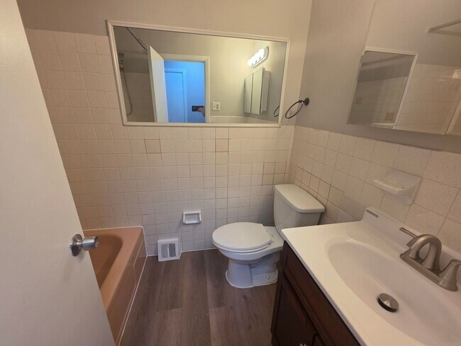 Building Photo - 214 Robina St