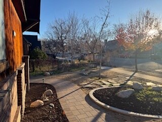 Building Photo - 812 Lander St