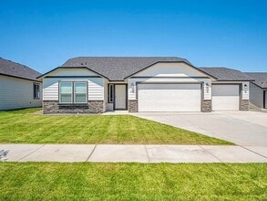 Building Photo - Well, maintained three bedroom 2 1/2 bath ...