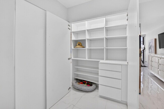 Building Photo - 3115 S Ocean Blvd