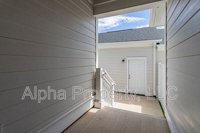 Building Photo - 105 Remount Way