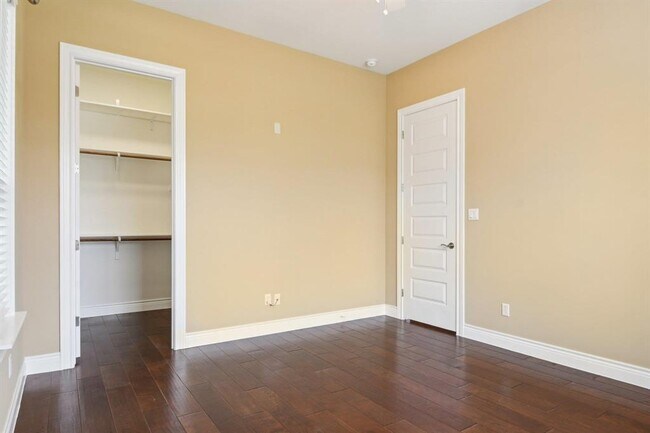 Building Photo - 124 Abamillo Dr