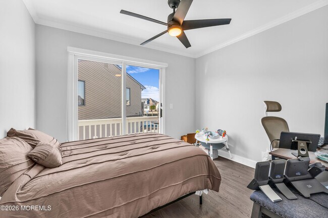 Building Photo - 3330 Windsor Ave