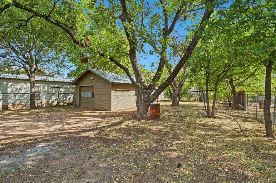 Building Photo - 1125 Pecan St
