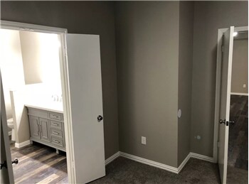 Building Photo - 5006 Parkwood Dr