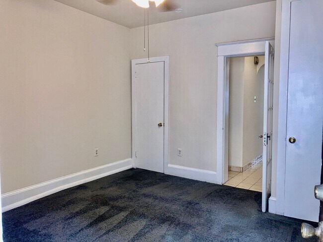 Building Photo - 330 S Hicks St