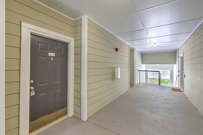 Building Photo - 1 bedroom unit in the Concord West of the ...