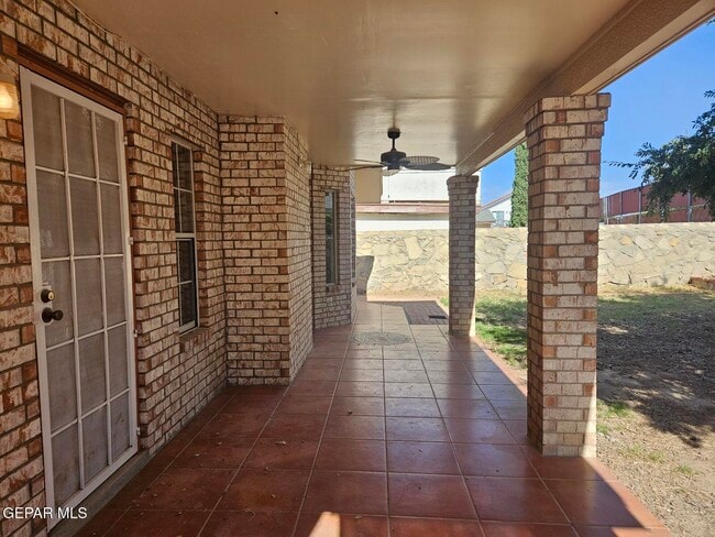 Building Photo - 11235 Kachina Dr