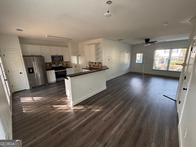 Building Photo - 200 Wellisford Ct