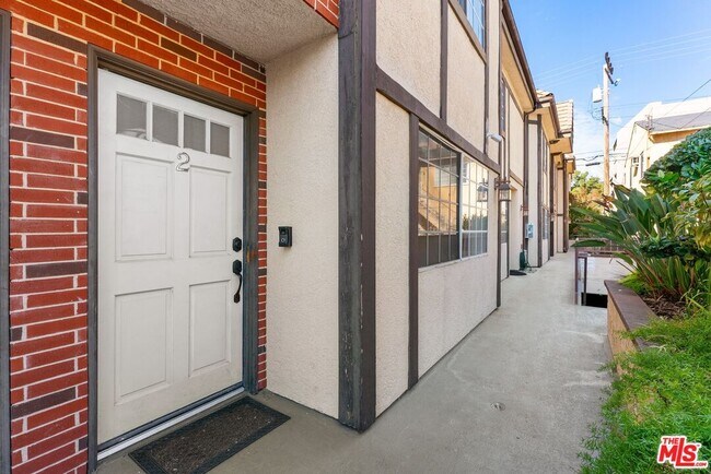 Building Photo - 361 Salem St