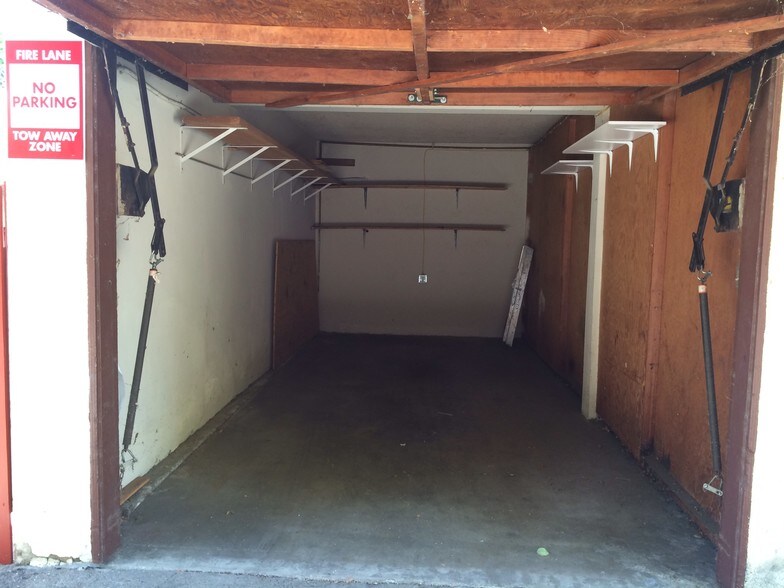 Building Photo - 13847 Burbank Blvd