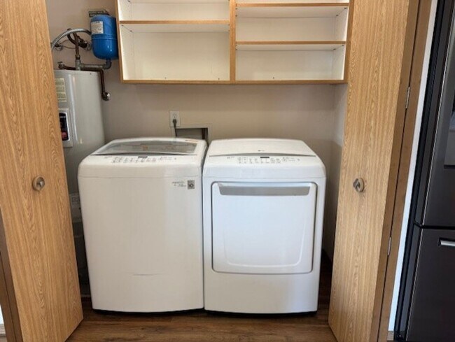 Building Photo - Amazing sunsets just minutes from Bend/Sisters