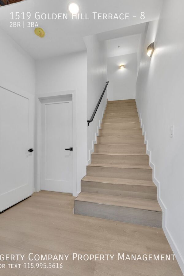 Building Photo - 1519 Golden Hill Ter