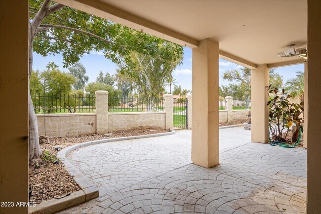 Building Photo - 8844 E San Rafael Dr