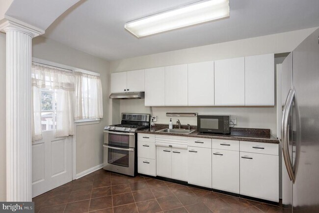 Building Photo - 427 Westham Way