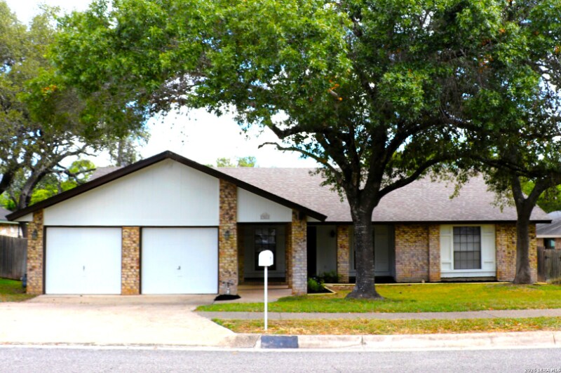 Building Photo - 13811 Brook Hollow Blvd