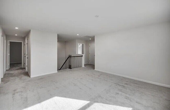 Building Photo - 6165 Bennett Pkwy